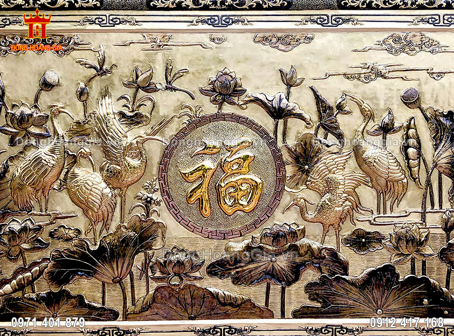 Từng đường nét trên bức tranh được chạm khắc tỉ mỉ và tinh xảo nhất